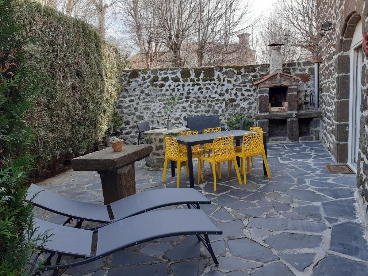 Maison Du Soleil Chez Isa Polignac  Extérieur photo