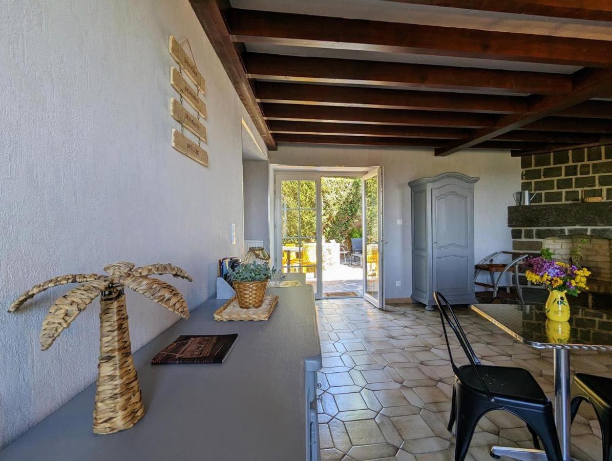 Maison Du Soleil Chez Isa Polignac  Extérieur photo