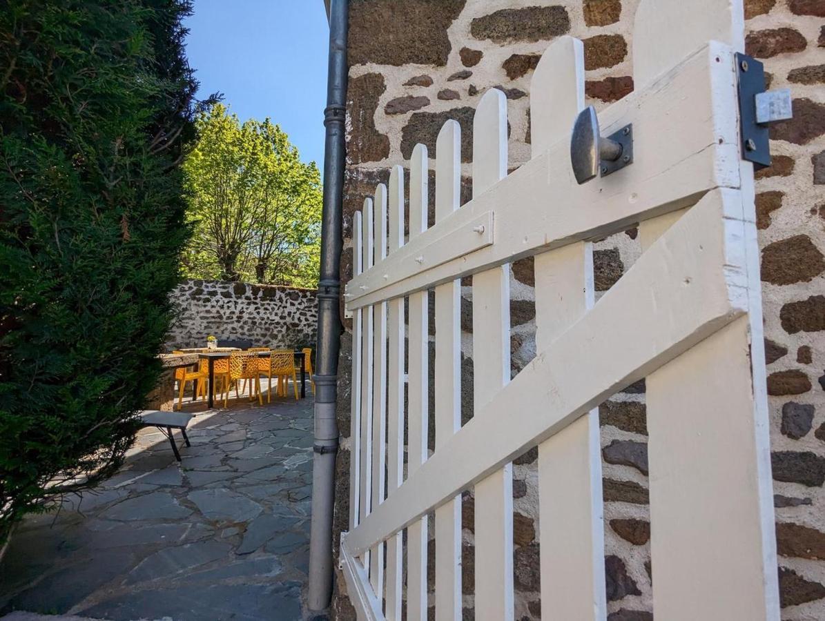 Maison Du Soleil Chez Isa Polignac  Extérieur photo